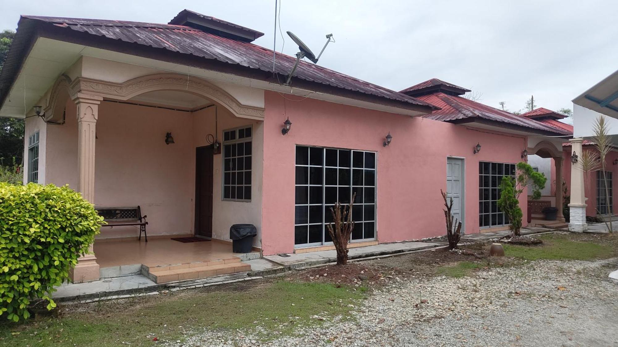 Sri Peserai Homestay บาตู ปาฮัท ภายนอก รูปภาพ